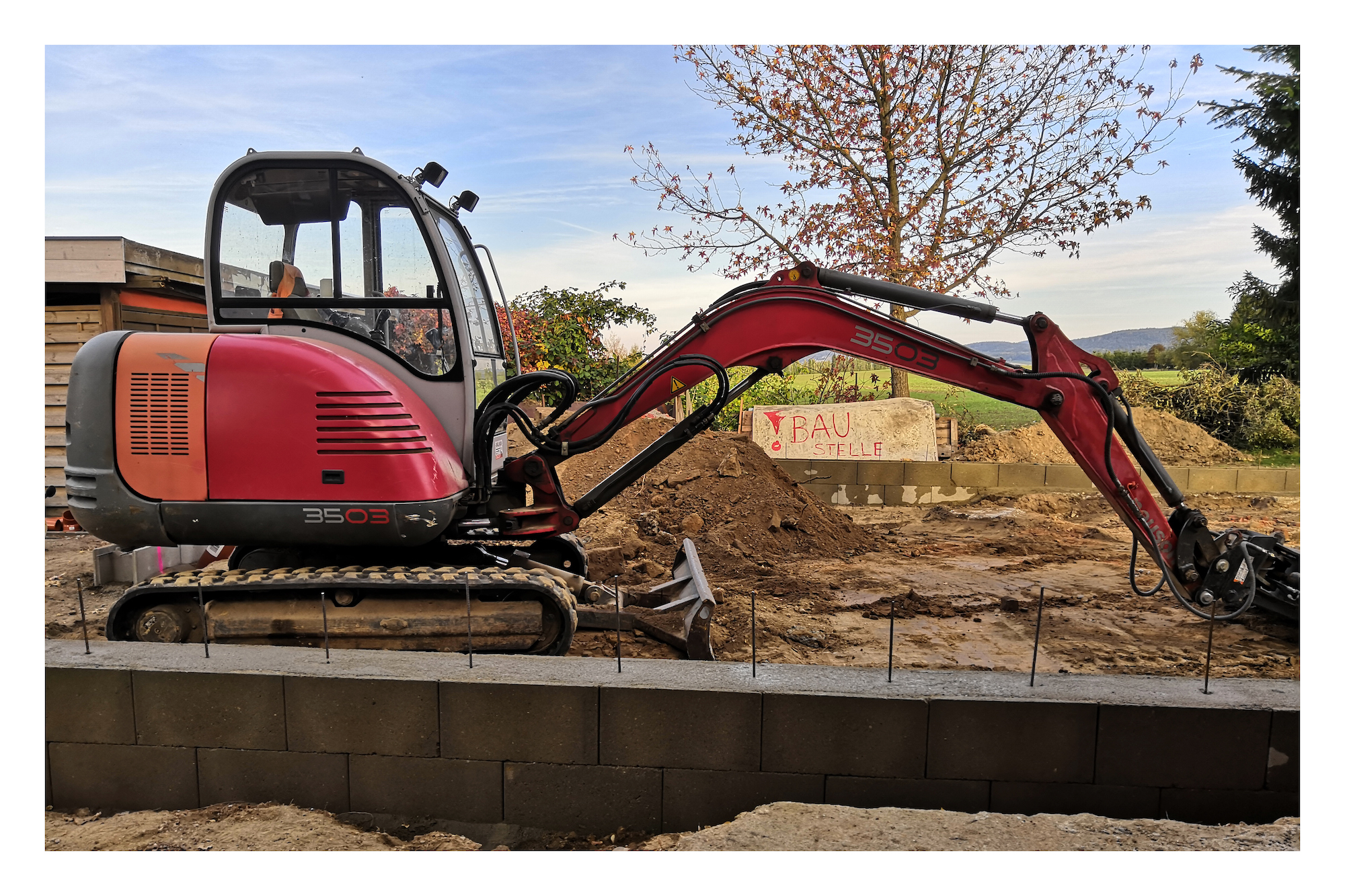 Bagger auf Baustelle